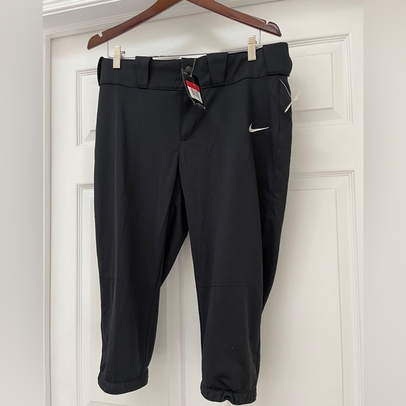 NWT  Nike Dri-fit sports mid-rise capris size Large - Picture 1 of 7